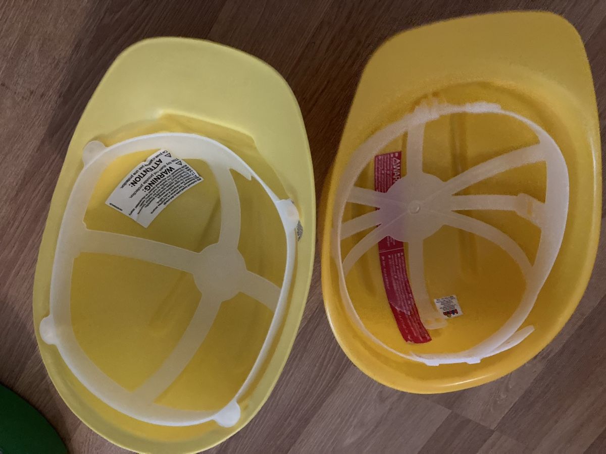 Spielzeuge: Kinderhelme Bauarbeiter – Gebraucht aus Emmenbrücke von JJ_89 2
