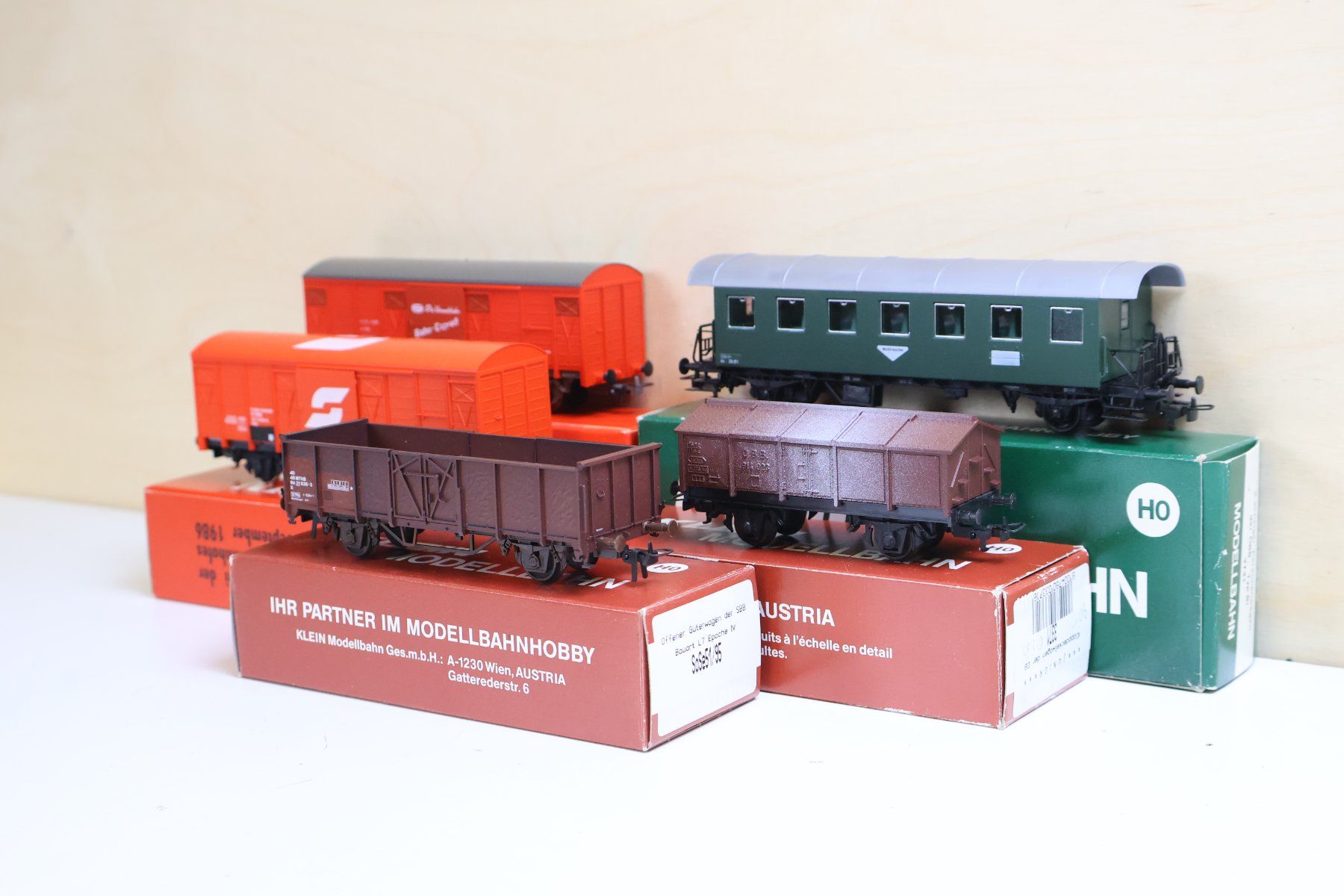 Kleinbahn Modelleisenbahnen: Klein Modellbahn 5 x Wagen H0 - schöne Modelle – Gebraucht aus Winterthur von Monstera 2