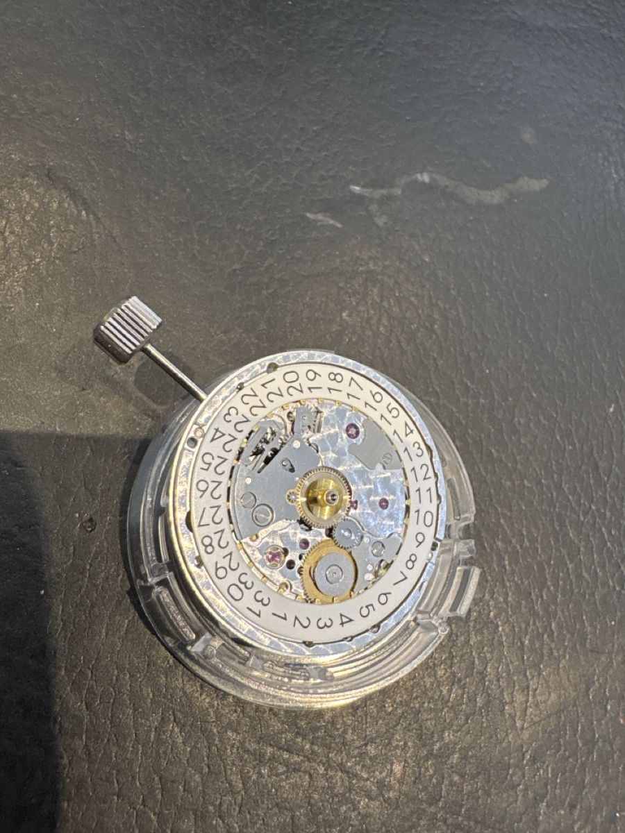 Omega Montres: Omega Cal 2500 NoS – D'occasion à Chavornay par Gold-Gym 2