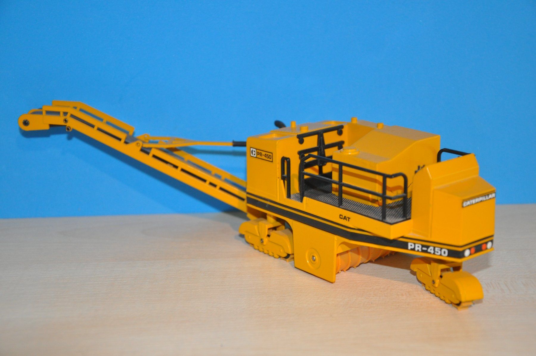 Caterpillar Modellbausätze & Standmodelle: CAT PR 450 Kaltfräse – Gebraucht aus Mitlödi von worker04 1