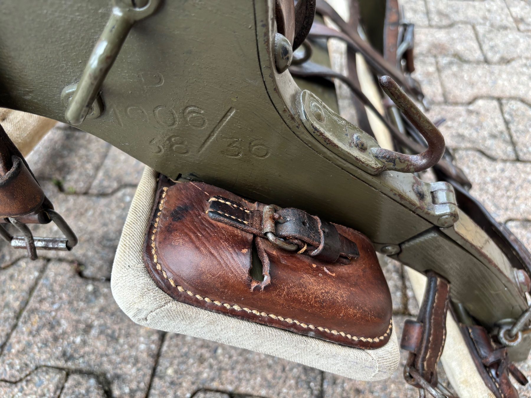Kutschen: 2 original Bastsättel Schweizer Militär – Gebraucht aus Feldbach von Olive1 8