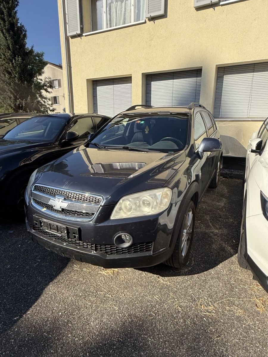 Chevrolet Autos: Chevrolet Captiva SUV dunkelblau – Défectueux à Buchs LU par pogi01