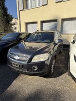 Chevrolet Captiva SUV dunkelblau