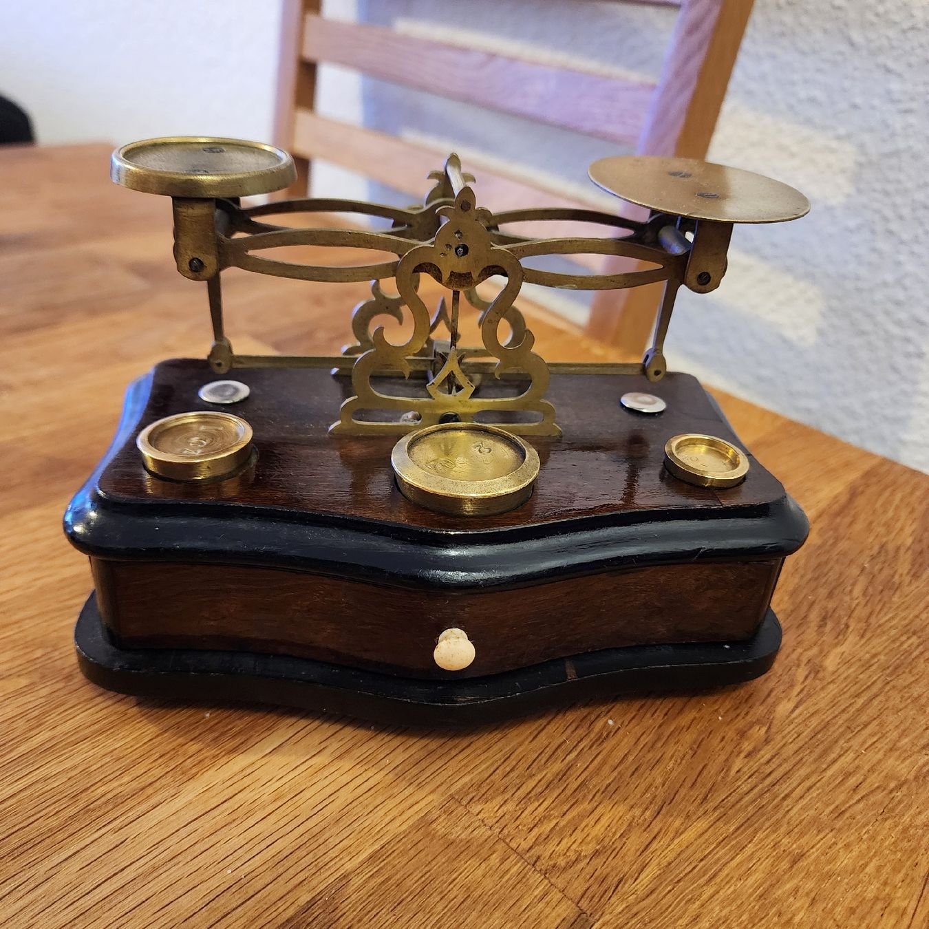 Waagen und Gewichte: Balance antique en laiton avec poids – Gebraucht aus Vevey von var_5d8n