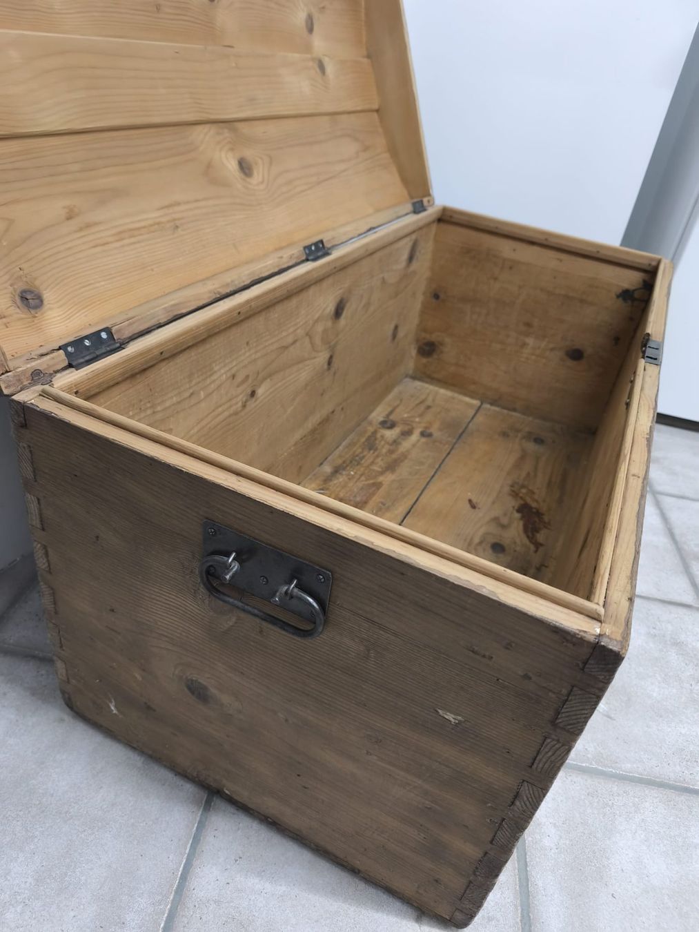 Cassapanche: Antike Holztruhe – Usato da Tüscherz-Alfermée venduto da and_xv88 1