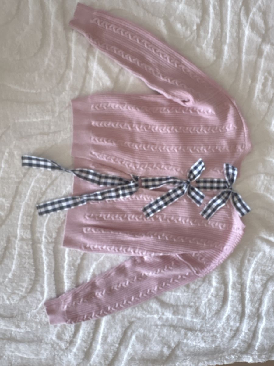 Claudie Pierlot Maglioni & Felpe: Pull rose clair avec des noeuds à carreaux, Taille S – Usato da Pully venduto da lsn_fx7q 1