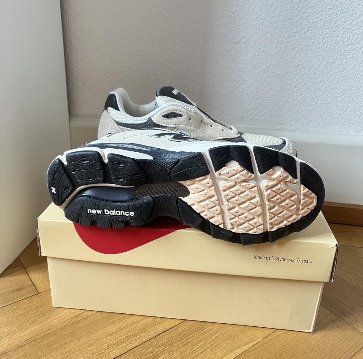 New Balance Scarpe da uomo: New Balance 990v3 Moonbeam - Teddy Santis – Nuovo e nell'imballaggio originale da Bevaix venduto da Jeandasch 3