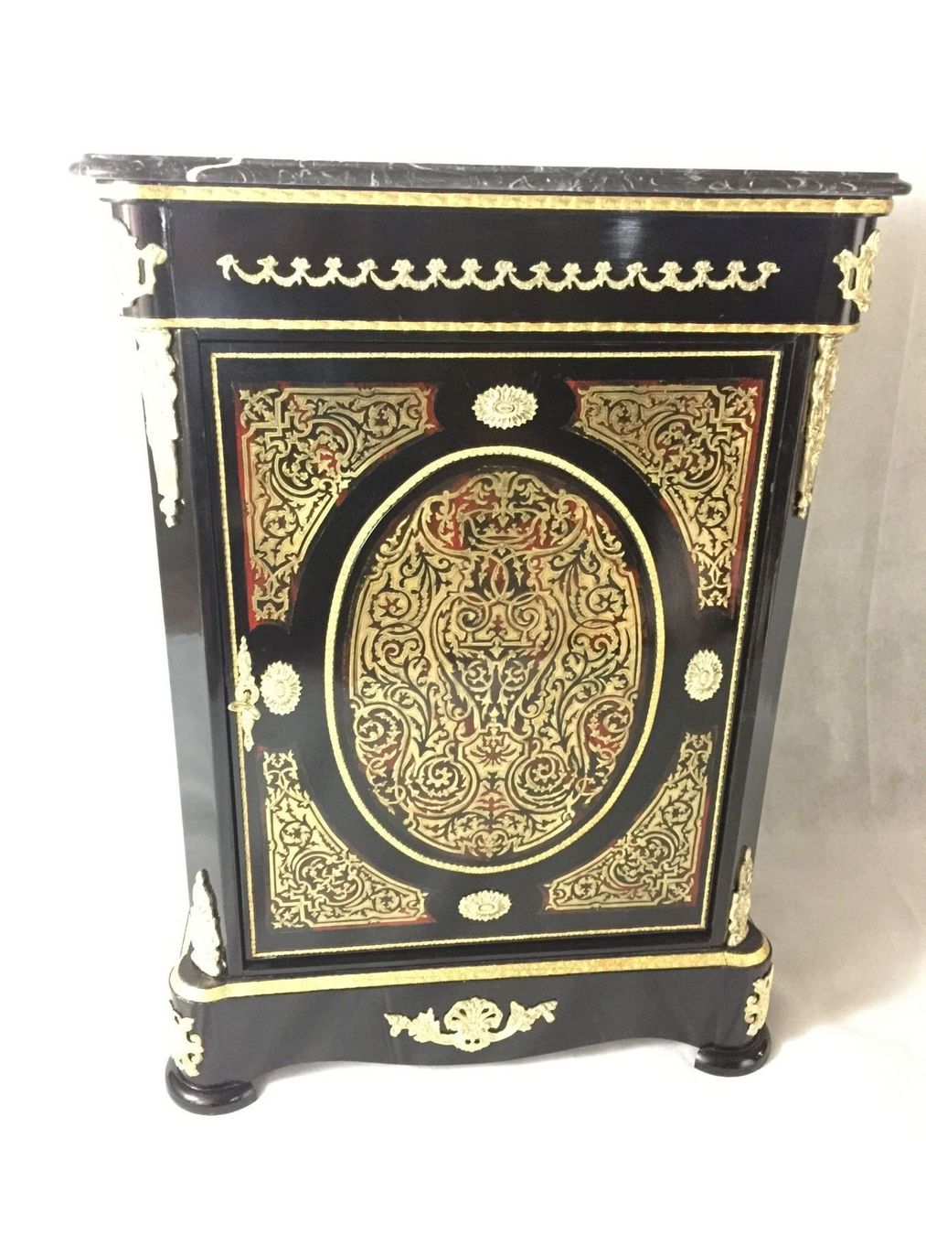 Cassettiere: Commode de style Boulle, – Usato da geneve venduto da louisart