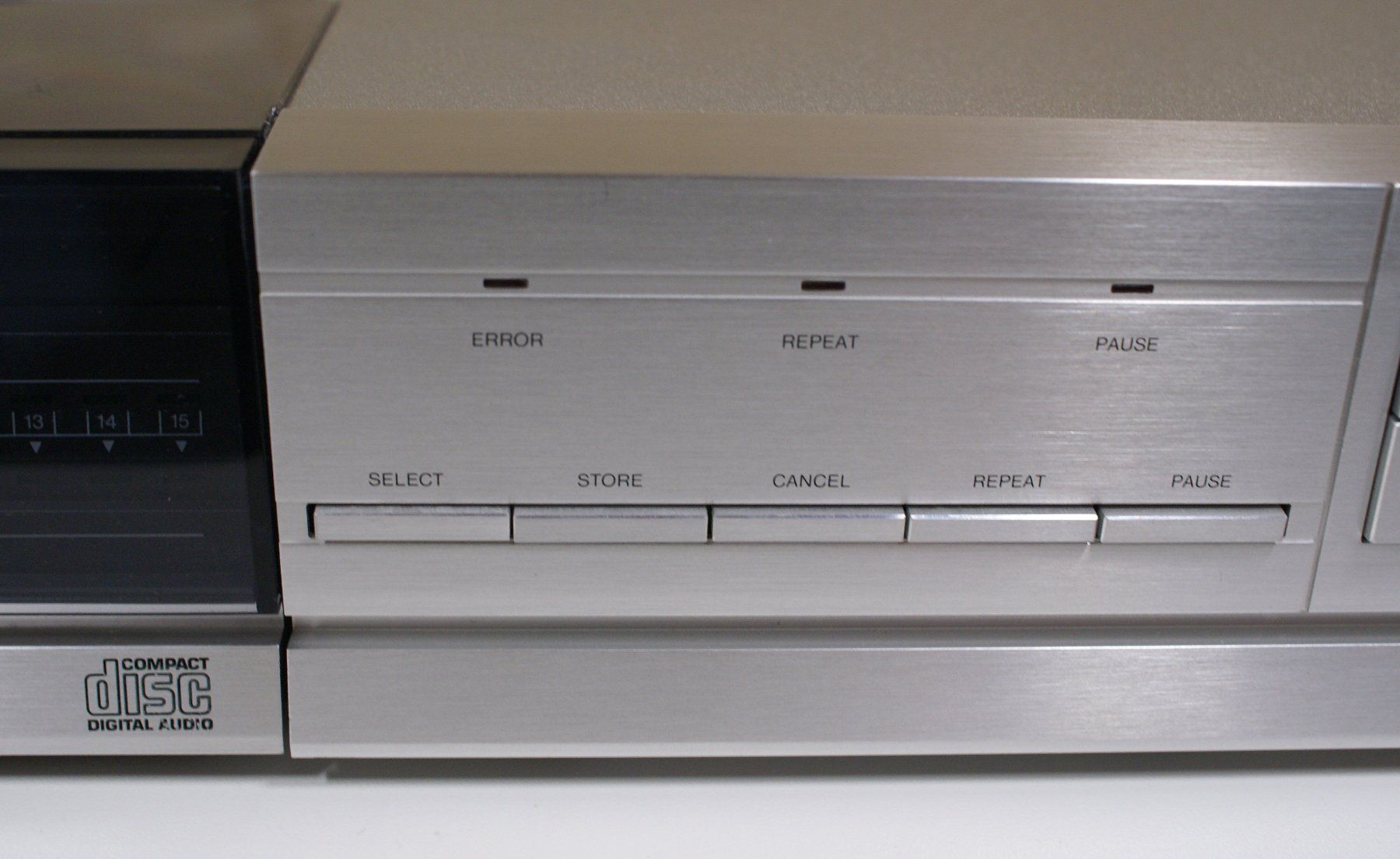 CD: Philips CD300 – Usato da Maegenwil venduto da Madfinc 3