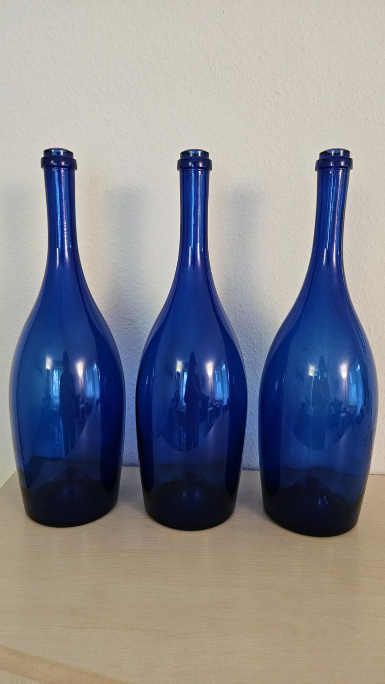 Bicchieri, Caraffe & Bottiglie: Magnum Glasflaschen, blau, leer – Usato da Zürich venduto da beniga