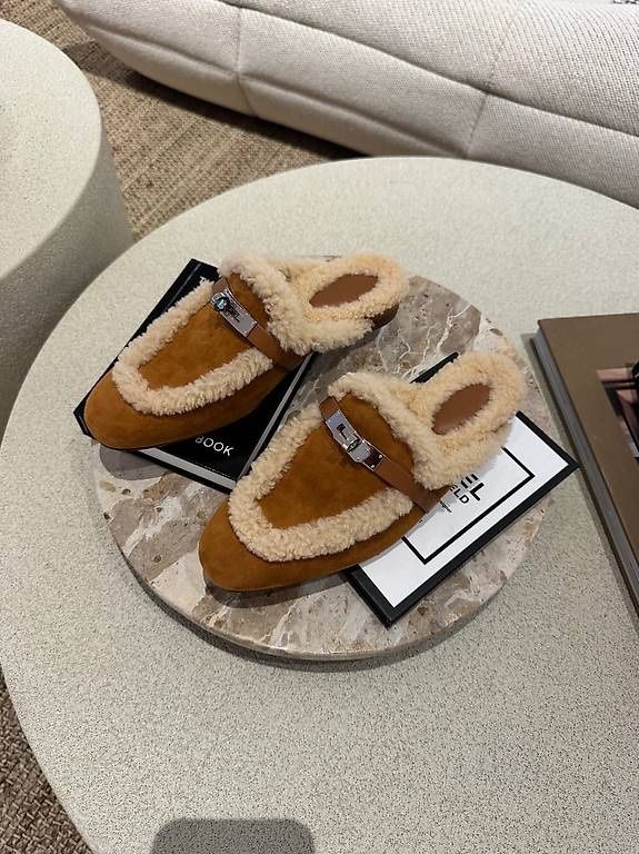 Hermès Chaussures femmes: HERMES LOAFERS SHEARLING – Neuf (Voir description) à Schwyz par bofb