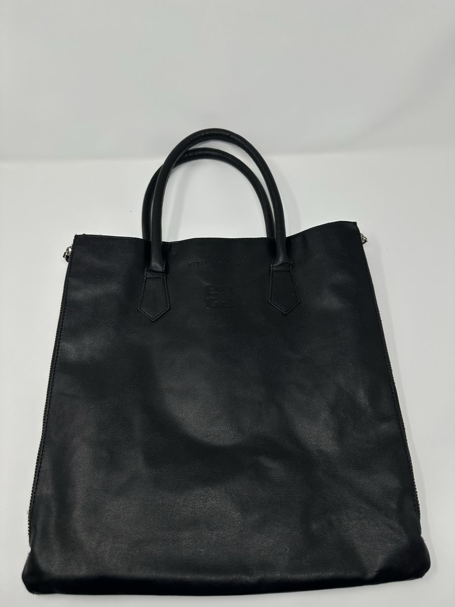 Givenchy Taschen für Damen: Schwarze Givenchy Handtasche - Top Zustand -  – Gebraucht aus Luzern von kim221080