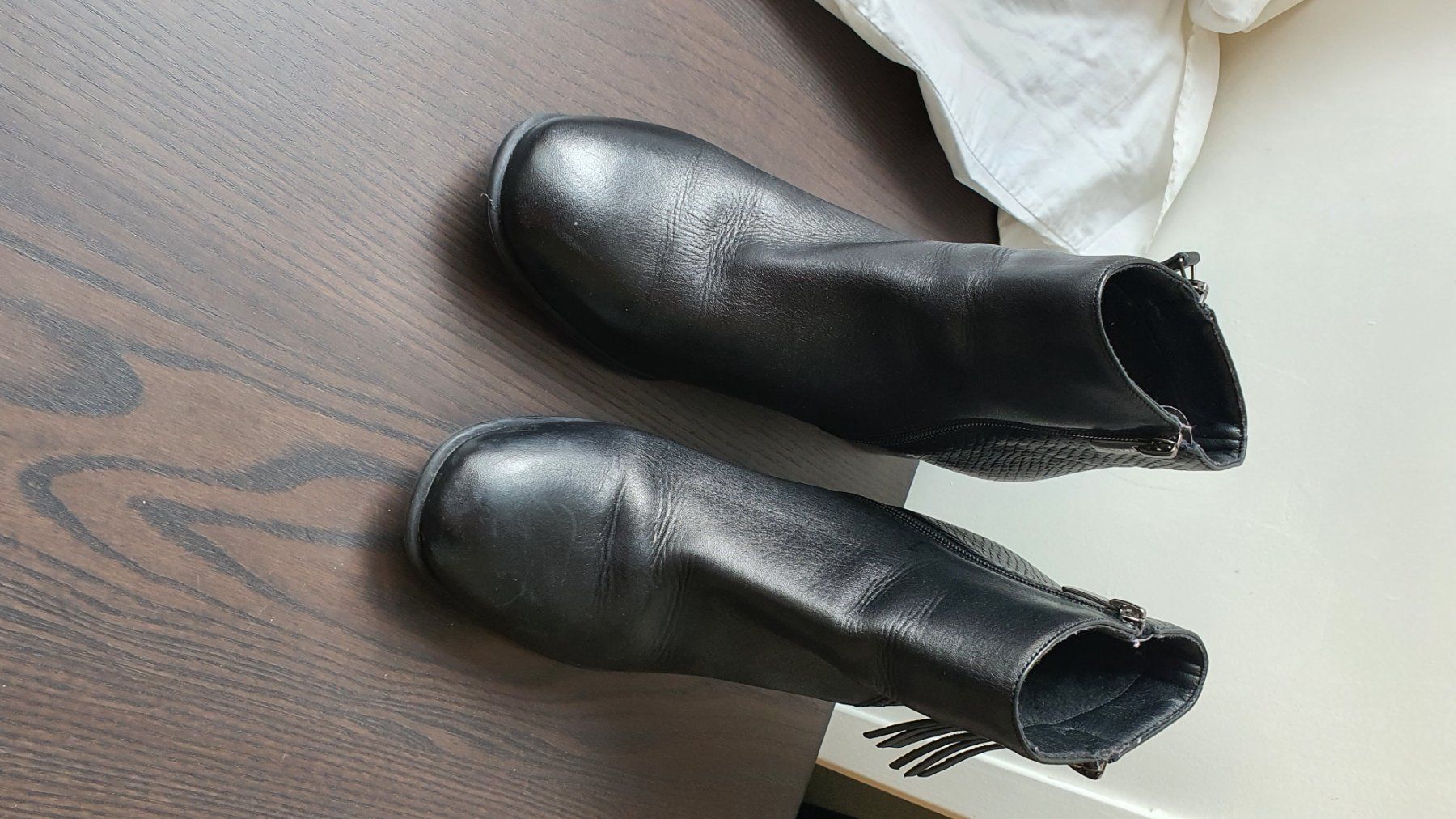 Scarpe da donna: 6. Bottines en cuir, T. 40 – Nuovo (secondo la descrizione) da Le Locle venduto da tchanatakoua 1