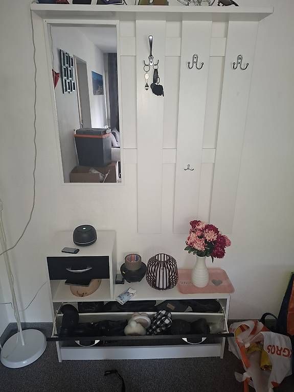 Guardaroba: Garderobe Eingang  – Usato da Hallwil venduto da giu_5sbb