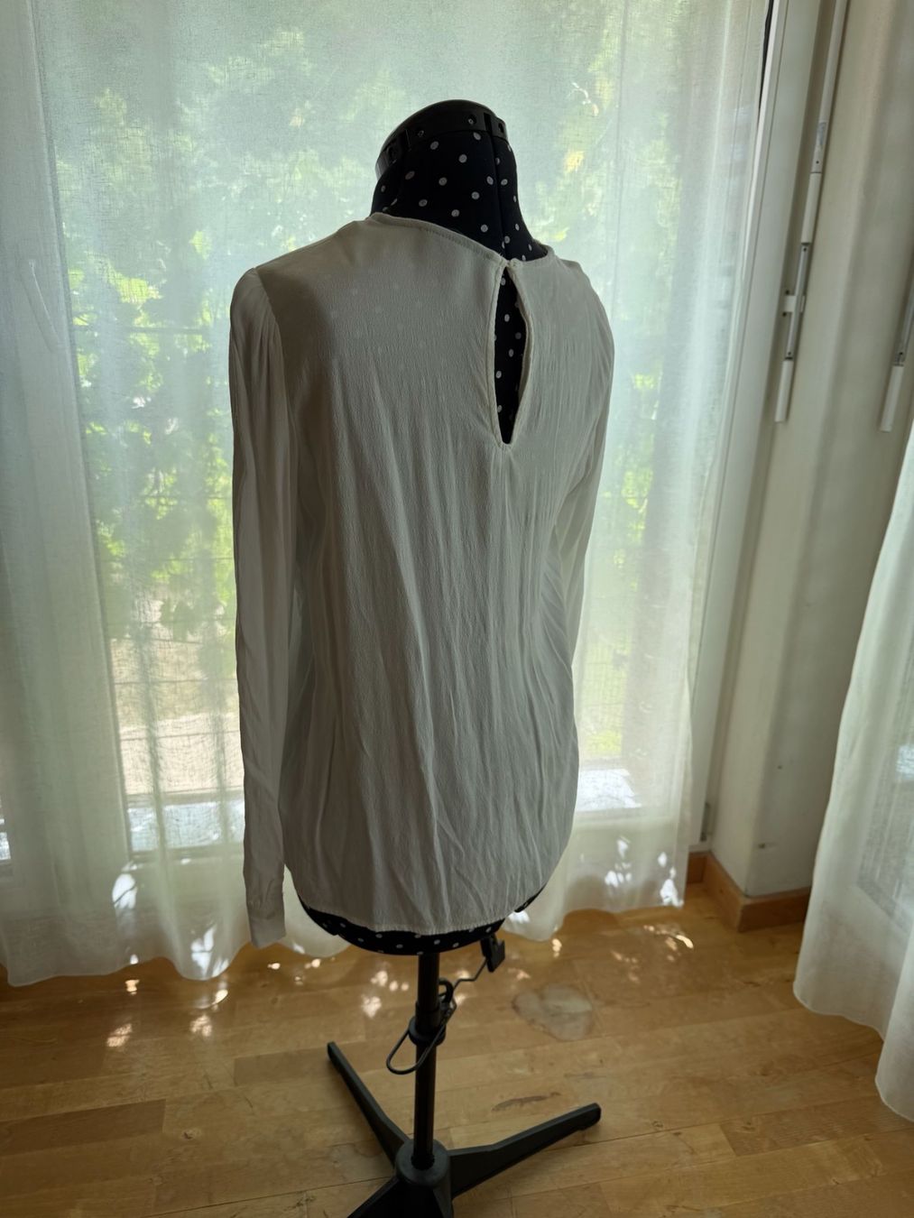 Esprit Camicette: Leichte weiisse Esprit Bluse mit langen Ärmeln – Nuovo (secondo la descrizione) da Tegerfelden venduto da Pompei90 1