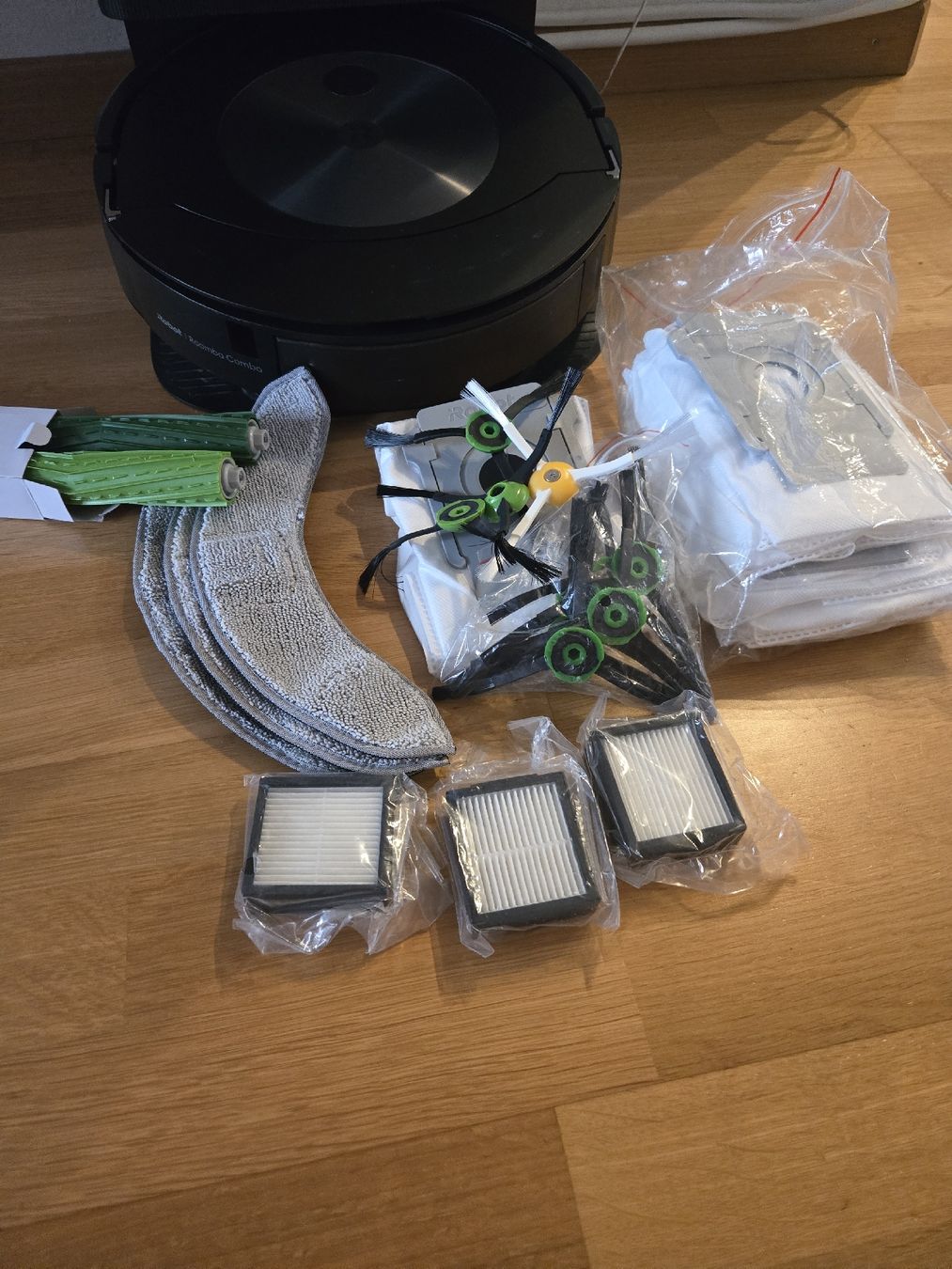 Irobot Aspirapolveri & Accessori: iRobot Roomba Combo j7+  mit zubehör – Usato da Greifensee venduto da seat88 5