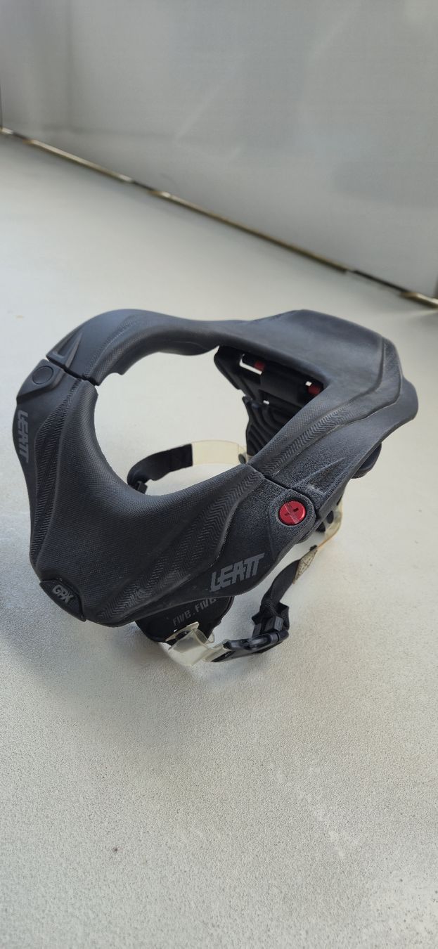 Leatt Protections: Leatt neck brace GPX 5.5 Junior  – D'occasion à Cheseaux-Lausanne par stevo85