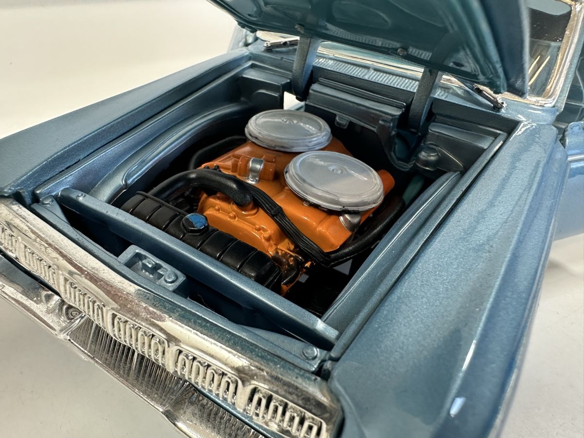 Maisto Modellini d'auto: 1963 Dodge 330 1:18, hellblau, MAISTO – Usato da Zofingen venduto da rf9_x2xt 9