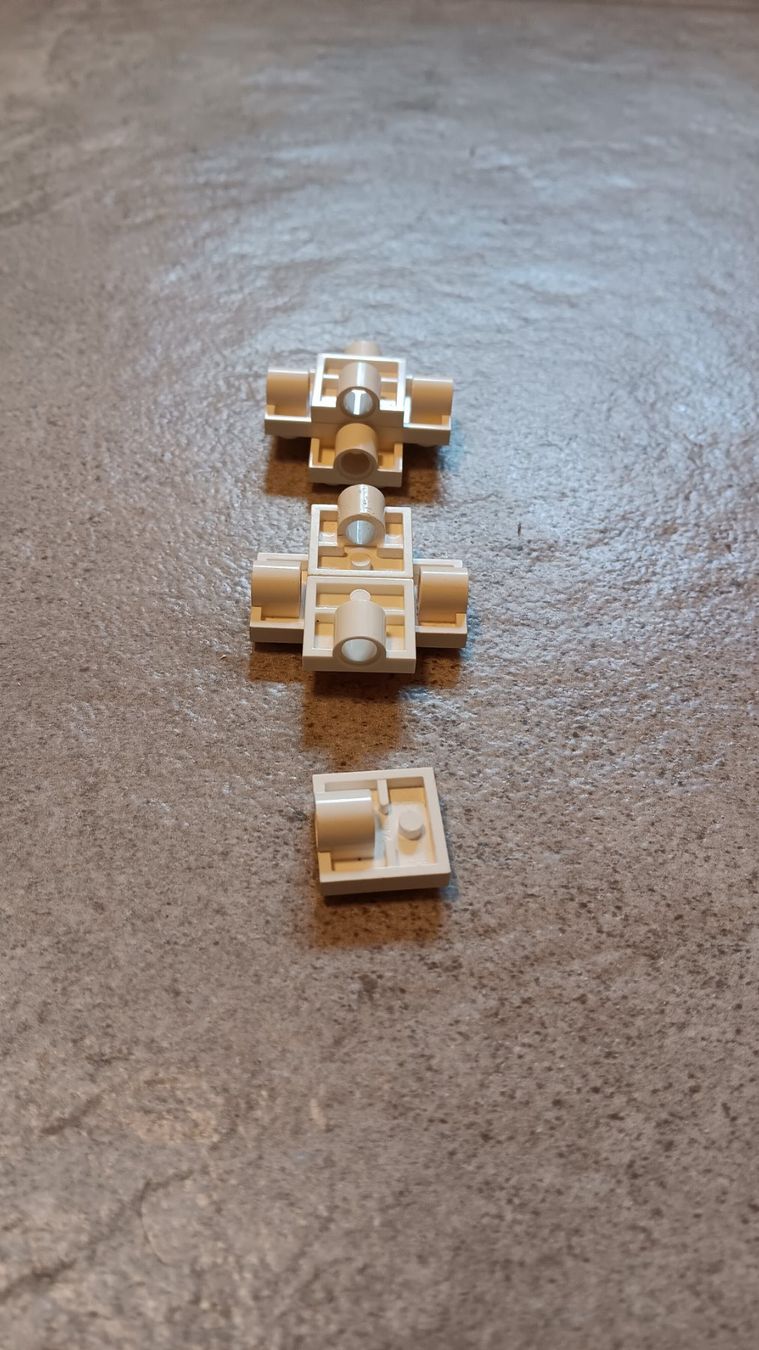 Lego Kit di costruzioni: Lego - Technic - Plate 2x2 with connection - White - 10x – Usato da COLLOMBEY venduto da Lego80s 1