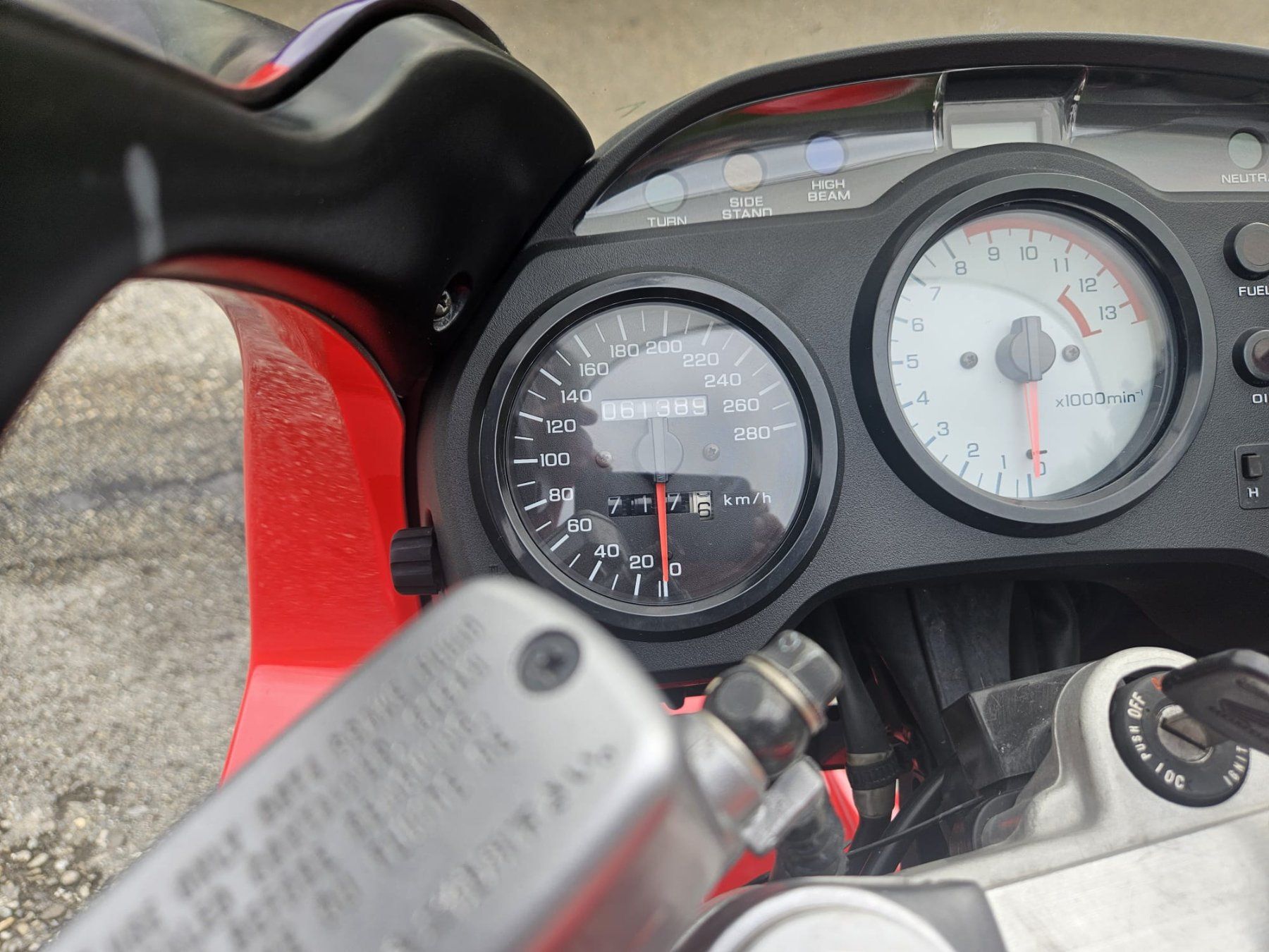Honda Strada: Honda VFR750 RC36 HRC Design – Difettoso da Riedtwil venduto da molerie 4