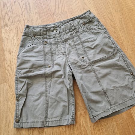 Khaki-farbene Shorts von Yessica, Grösse 34 / 36 Sommerlook!