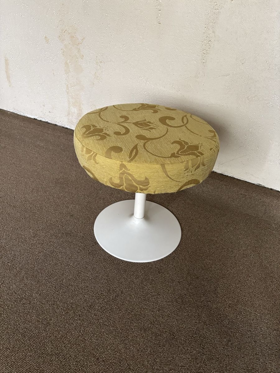Sgabelli: Retro Sitzhocker mit Tulpenfuss – Usato da Münsingen venduto da Sinonn