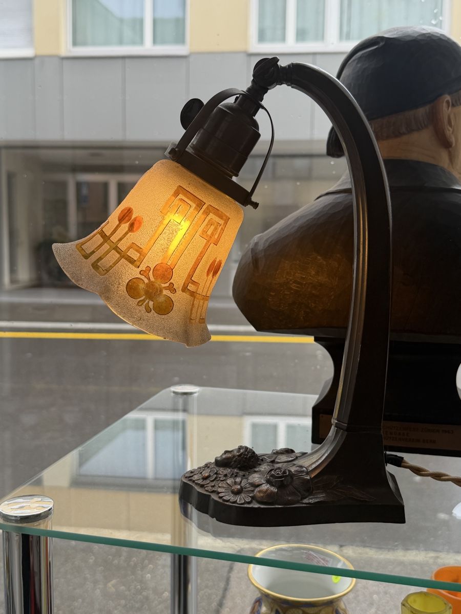Lampade: Jugendstil Tischlampe mit dekorativem Glasschirm  – Usato da Andermatt venduto da Diadiusdiana
