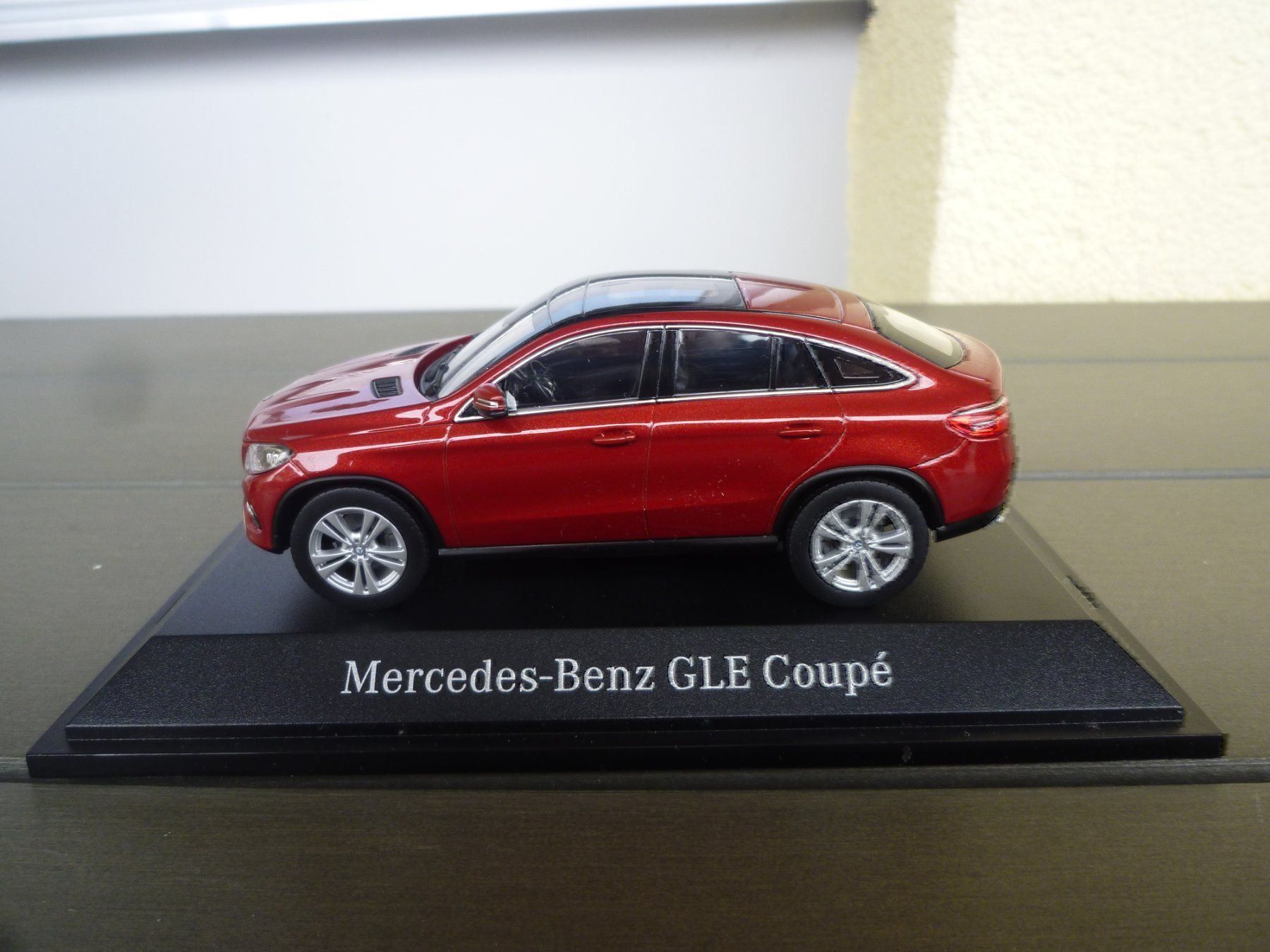 Mercedes-Benz Modellini d'auto: Mercedes-Benz GLE Coupè – Nuovo (secondo la descrizione) da Flawil venduto da Imperiosud 4