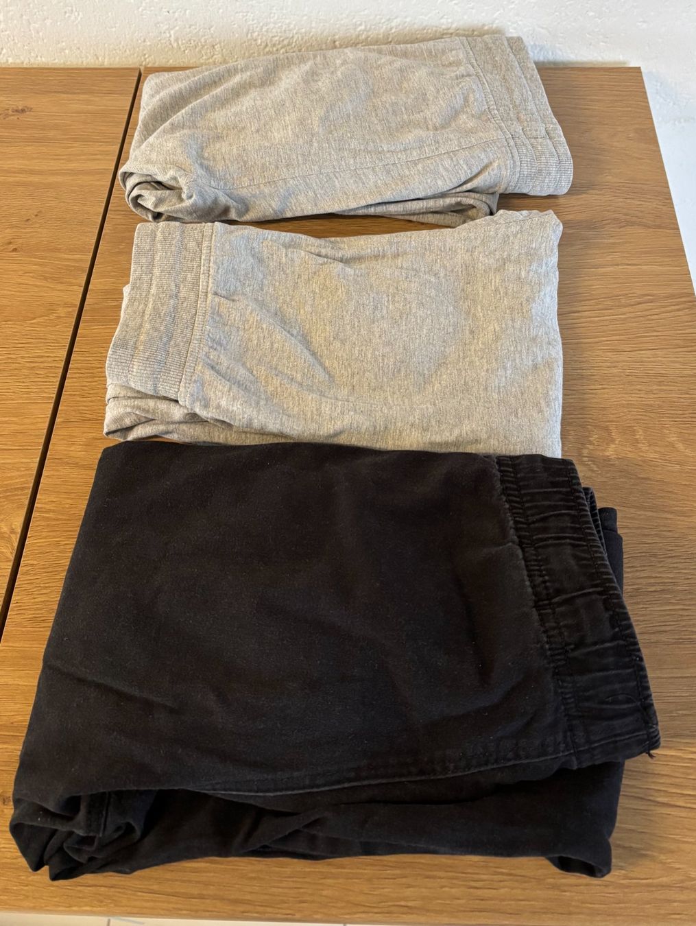 Hosen: 3 Hosen in Grösse 140 – Gebraucht aus Zürich von IlkaK