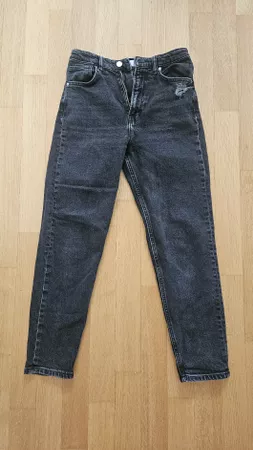 Bershka Jeans Slim Mom High Waist Gr. 36