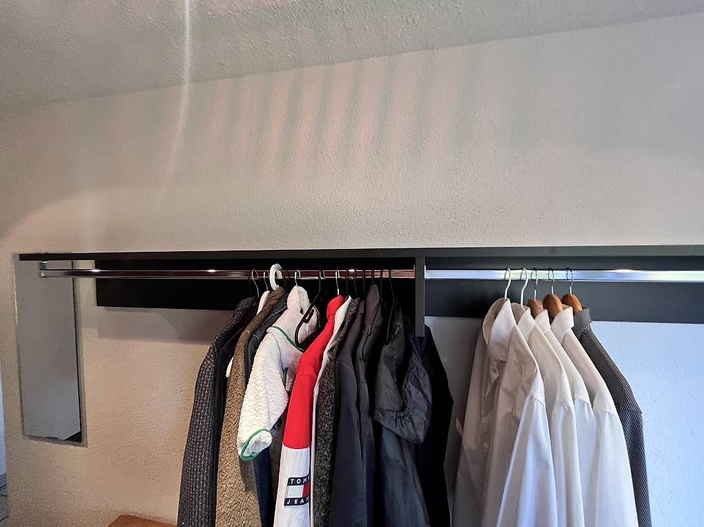 Porte manteau: Geräumige Garderobe – D'occasion à Rebstein par L9000 2