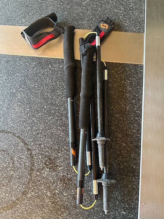 Bastoncini da trekking: Bâtons de trail SCOTT 120 cm – Usato da Courgevaux venduto da ben_dyc9