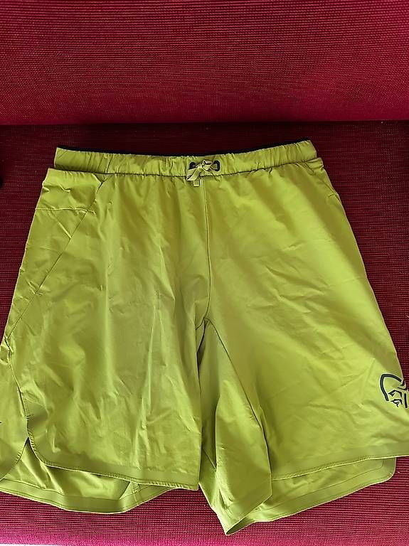 Pantaloni: Norröna Shorts Herren Grösse L Top – Usato da Zermatt venduto da ber_sdz7