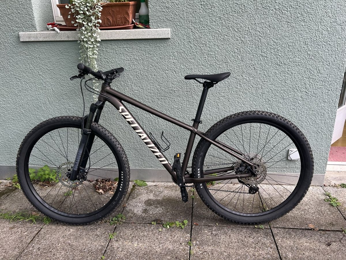 Specialized Velos: SPECIALIZED Rockhopper Mountainbike – Neu (gemäss Beschreibung) aus Ennetbaden von Flo.rence.k