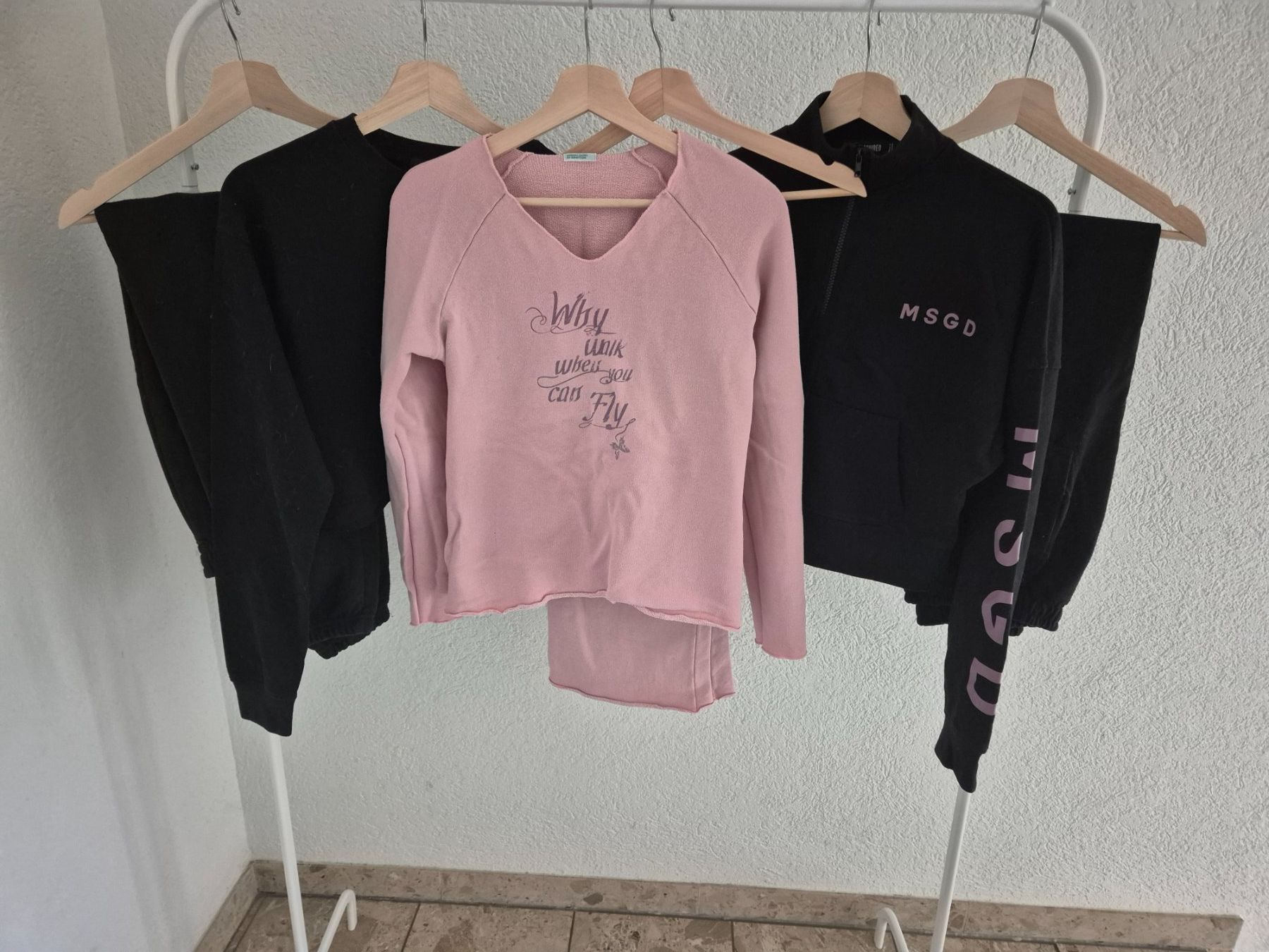 Kleiderpakete & -sets: Sport Suits, Gr S/M – Gebraucht aus Rieden AG von Lapca