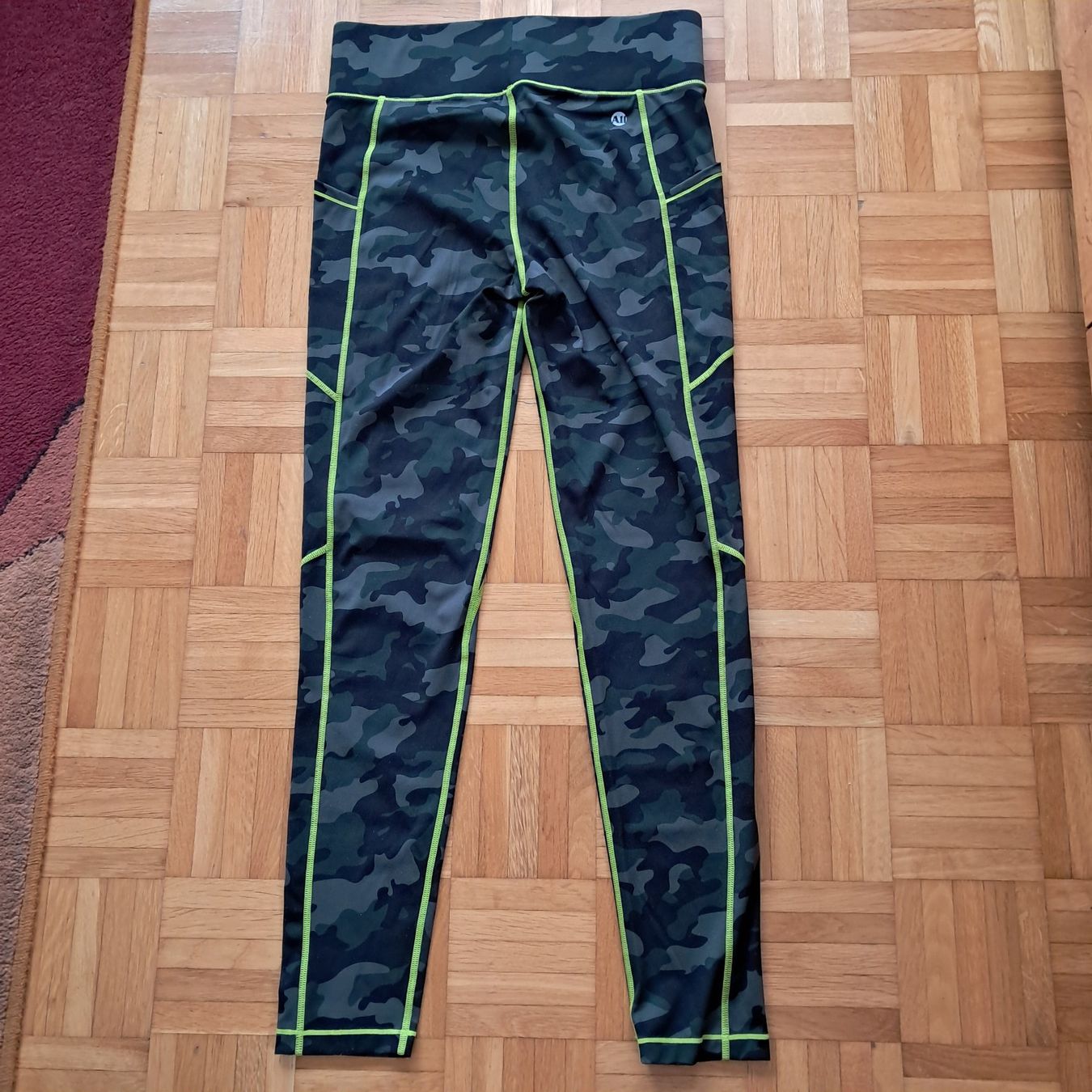 Leggings: All Access Leggings, Grösse M, Oliv Camo Muster – Usato da Meilen venduto da Vaurien15