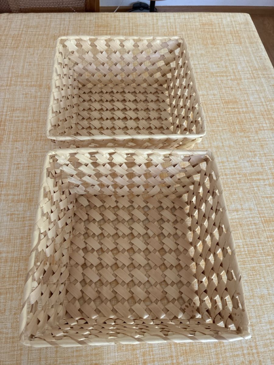 Autres articles pour la maison: 2 Woven Baskets Beige Natural Material Storage Set – D'occasion à Basel par dal_r7dw
