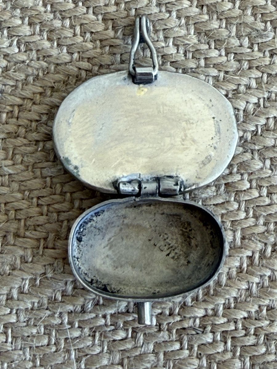 Autres soins & cosmétiques: Vintage Pillendose versilbert mit Perlmutt Einlage – D'occasion à Konolfingen par petzipetz 1
