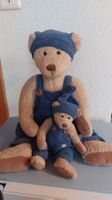 2 süsse Teddybären mit Latzhose & Mütze