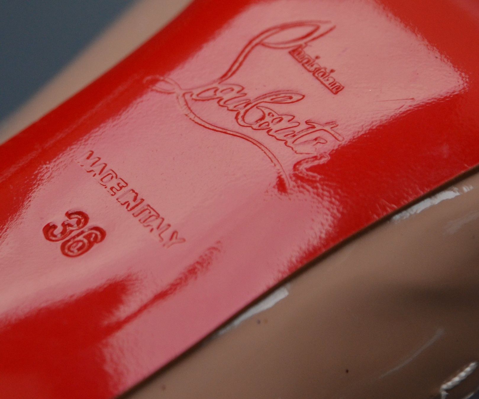 Christian Louboutin Damenschuhe: Christin Louboutin Pumps .36 – Gebraucht aus Collonges von Auganien 9