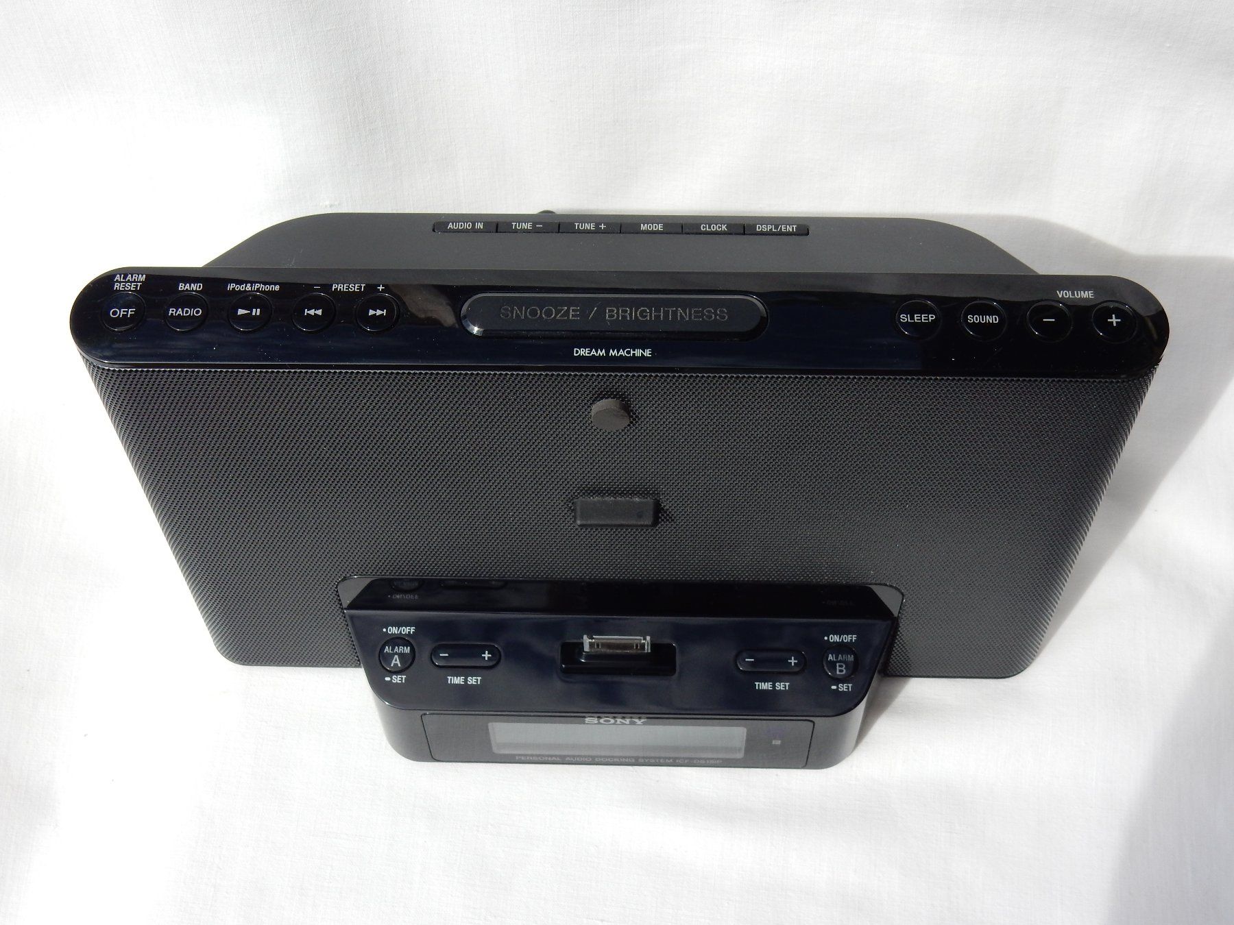 Docking station: **SONY ICF-DS15iP Radiowecker iPod/iPhone Docking Station** – Usato da Zürich venduto da Holzbolzen 2