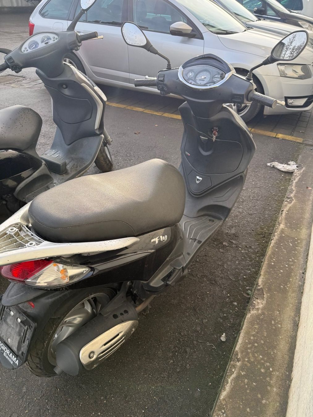 Piaggio Scooter: Paiggio Fly  125i.e V3 – Usato da Zürich venduto da SP.CH 2
