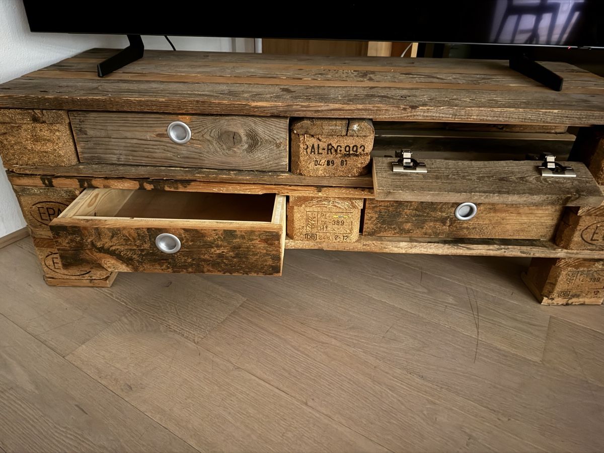 Mobili TV: Rustikales Palettenmöbel mit Schubladen - Unikat – Usato da Trin venduto da saco89 2