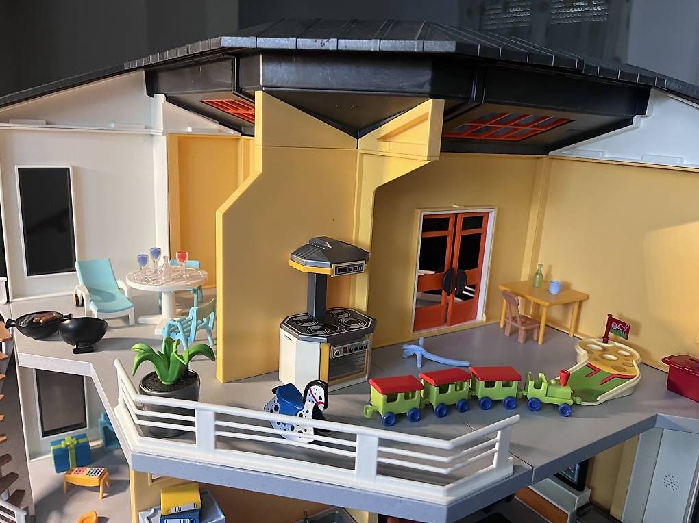 Maisons pour enfant: Maison play mobile neuve complète meublée  – D'occasion à Le Lignon par nad_5yrd 4