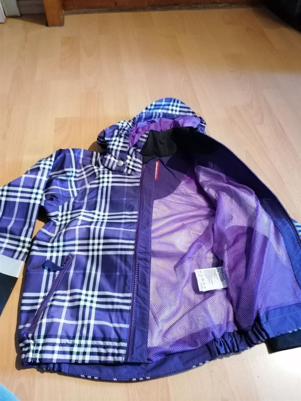 Helly Hansen Giacche: HellyHansen Regenjacke Mädchen Gr.104 – Nuovo (secondo la descrizione) da Oberriet SG venduto da elternbabykind 1