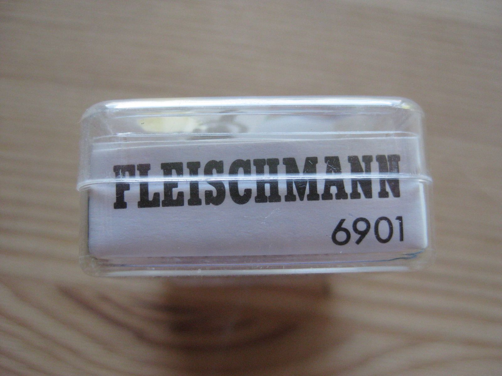 Fleischmann Modellini di ferrovie: Fleischmann 6903 Ein-/Ausschalter – Nuovo (secondo la descrizione) da Malters venduto da Marosko 1