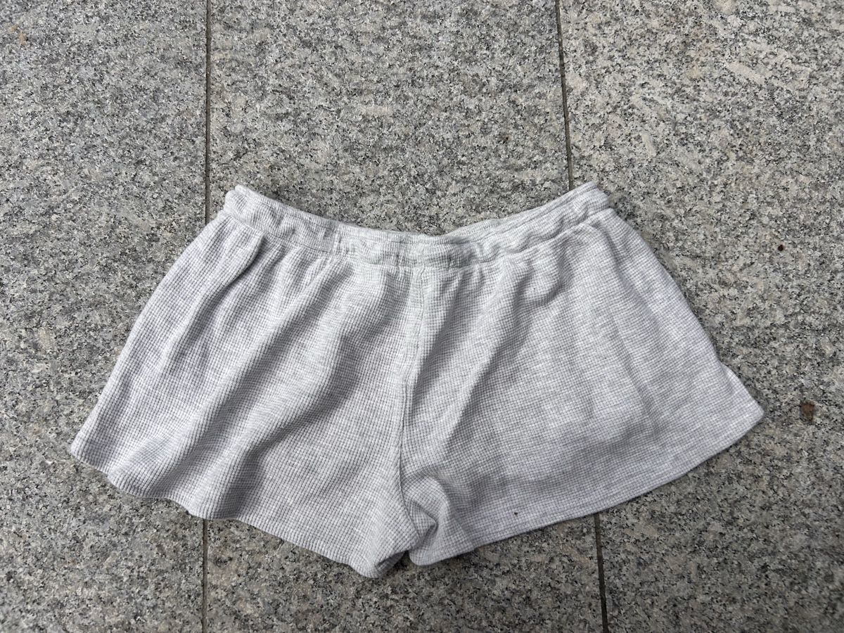 Brandy Melville Jupes: Mini short gris brandy Melville – Neuf (Voir description) à Troinex par ale_95jr 1