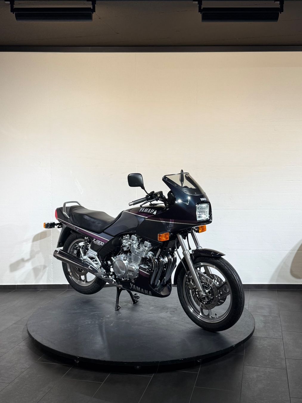 Yamaha Strada: Yamaha XJ900 0Km – Nuovo (secondo la descrizione) da Zell LU venduto da .VR46.
