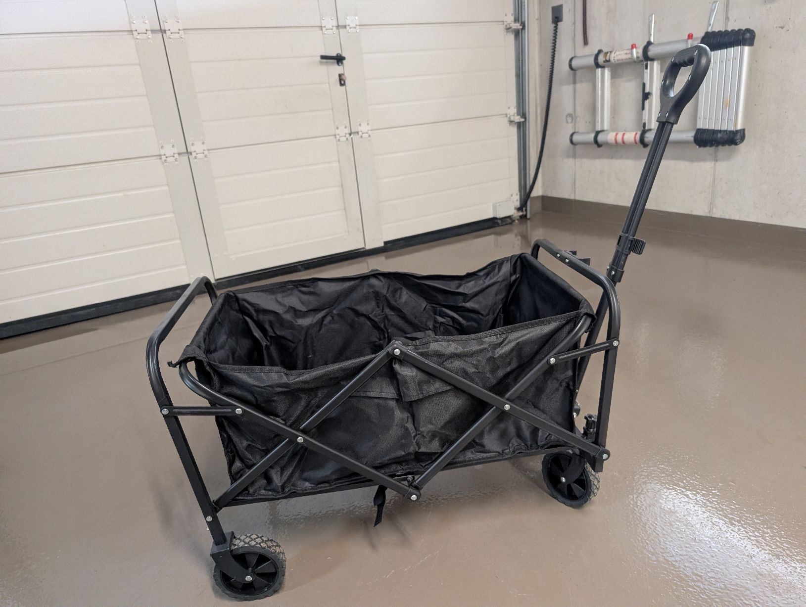 Chariots de transport: Chariot pliable noir neuf – D'occasion à Blignou (Ayent) par dyl_yxb5 1