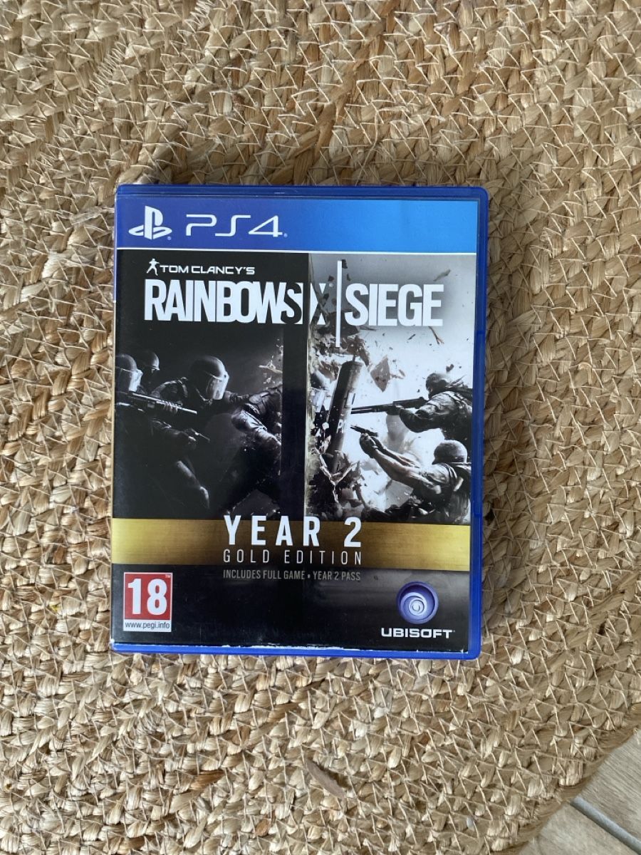 Sony Giochi: Rainbow Six Siege - Édition Gold Année 2 - PS4 - Jouez! – Nuovo (secondo la descrizione) da Cressier NE venduto da Cyril1401